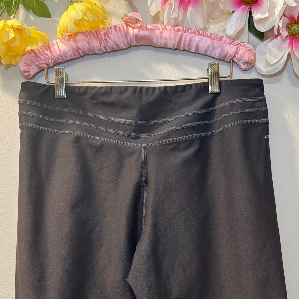 Nike Black Cropped Performance Capris - Picture 5 of 10